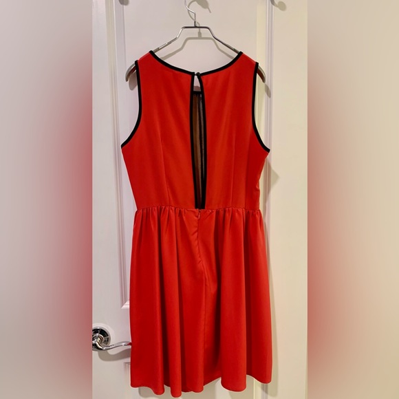 Cute holiday or wedding attendance dress! - Picture 3 of 3